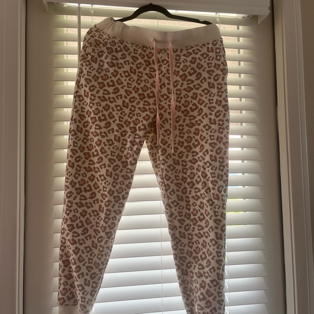 PRE OWNED UGG Cream Ribbed Waistband JOGGERS (size L)